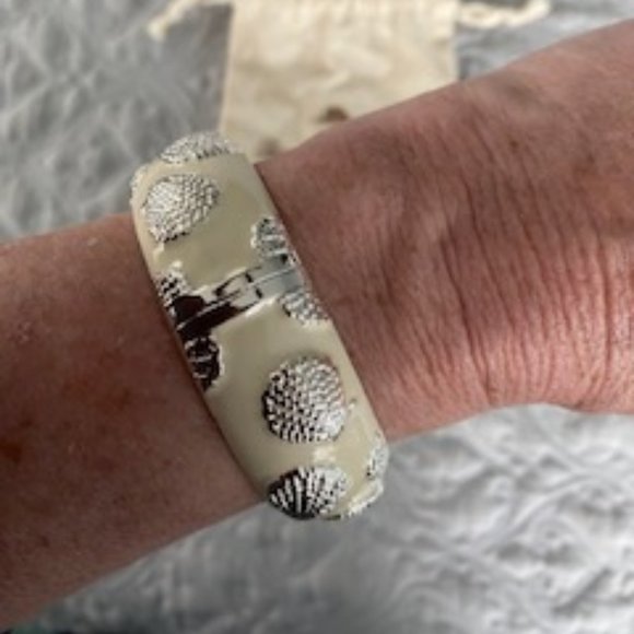 NWT Tommy Bahama Enamel Bangle Bracelet - Picture 3 of 6